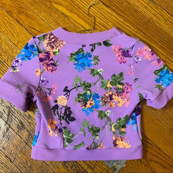 Floral crop top 🌸 - Picture 2 of 4